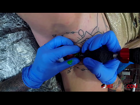 ❤️ Ekstremt tatoveret hottie Sully Savage fik en tatovering på sin klitoris ❌ Porno fb at da.assistentai.ru ❌